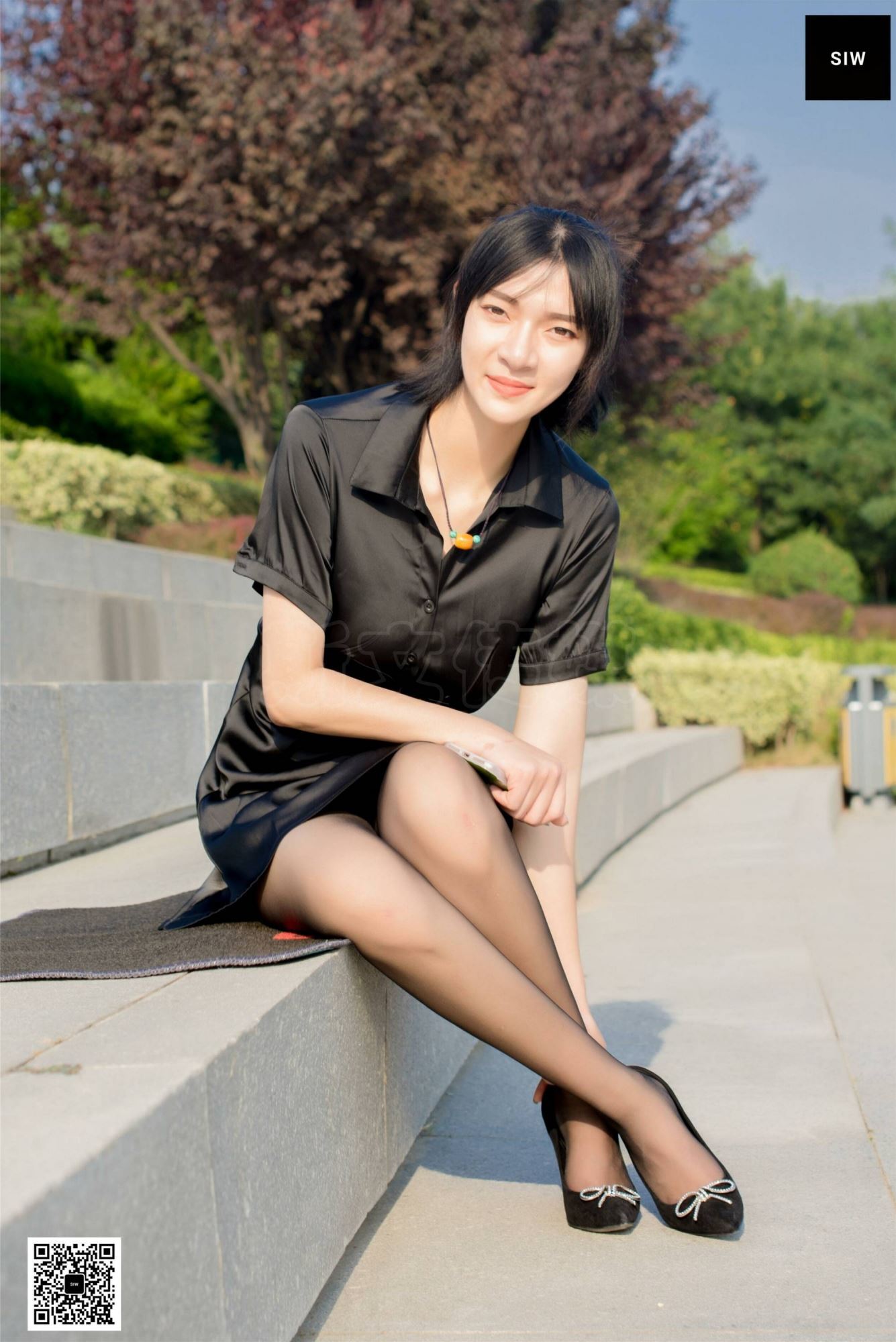 SIW斯文传媒 091 思琪 真丝修身超短低腰裙